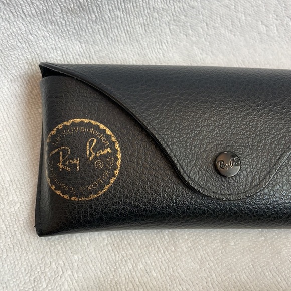 RayBan gold Aviators with Black lens - Picture 5 of 10